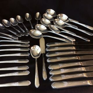 Wm Rogers I/s Silverplate Flatware Set For 8 Vintage Pattern Three Roses