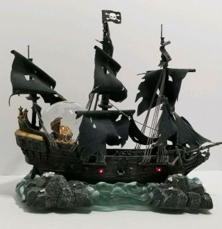 Rare Disney Pirates Of The Caribbean Black Pearl Ship Snowglobe Flashing Canons