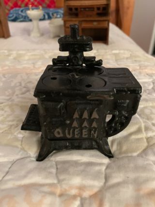 Cast Iron Dollhouse Stove with Pots and Pans - Queen - Vintage 2