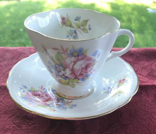 Royal Windsor Bone China Tea Cup And Saucer Made In England 954/52