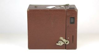 Antique Box Camera: Dark Red Kodak 116 Film B6028 2