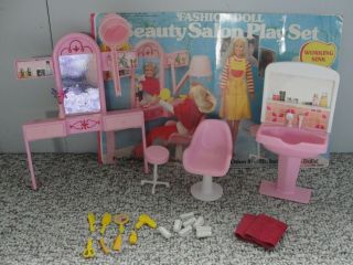 Vintage 1983 Barbie Beauty Salon Play Set