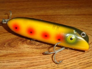 VINTAGE FISHING LURE WOODEN SOUTH BEND BASS ORENO 973 (Y2) YELLOW RED GREEN SPOT 2
