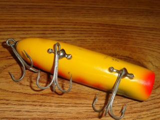 VINTAGE FISHING LURE WOODEN SOUTH BEND BASS ORENO 973 (Y2) YELLOW RED GREEN SPOT 3