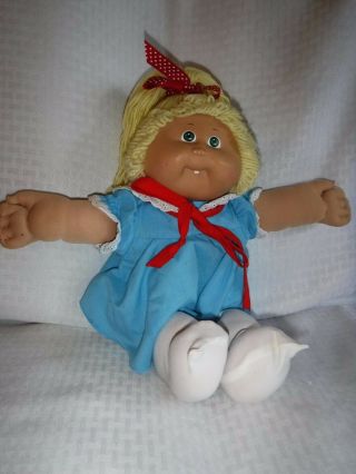 Vintage Cabbage Patch Kids Doll Girl Yarn Hair Blue Eyes Vinyl And Cloth 1982