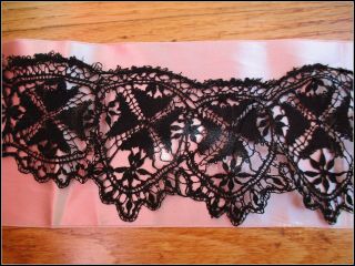 DELICATE FRILLY ANTIQUE VICTORIAN FRENCH HDMD LE PUY BOBBIN SILK LACE TRIM MOURN 2