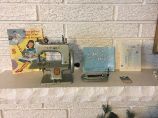 Rare Vintage French Singer 20 - 10 Childs Sewing Machine Toy W Box C1950
