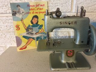RARE VINTAGE FRENCH SINGER 20 - 10 CHILDS SEWING MACHINE TOY w box C1950 2