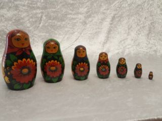Vintage Ussr Russian Nesting Dolls Hand Painted Wood 7 Pc With Flower