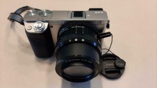 Sony a6000 Mirrorless Camera with 16 - 50mm OSS Zoom,  24.  3 Meg,  Silver,  rarely 3