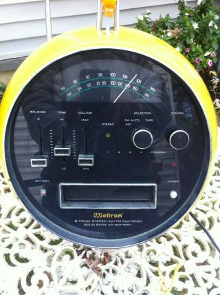 rare Weltron vintage radio rare yellow color with speakers. 2