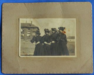 Antique Photo Group Of 4 Women Profile Back To Camera
