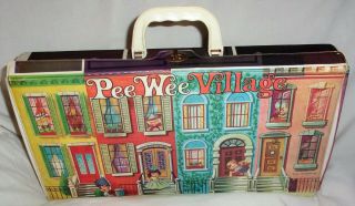 Rare Vintage 1965 Ideal Toy Co.  Pee Wee Village Doll Case W/ 12 Dolls T.  M Uneeda