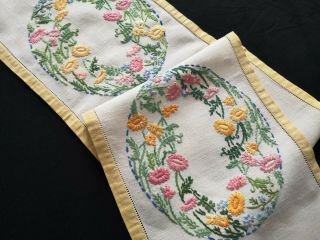 Vintage Hand Embroidered Irish Linen Table Runner Daisies