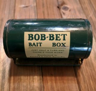 Vintage Bob - Bet Metal Bait Box Mfg By Walter S.  Cole,  Beaver,  Wis.