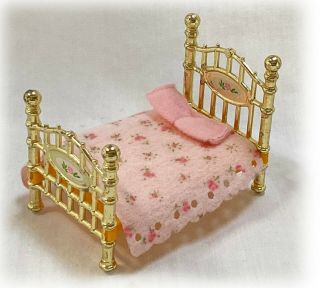 Vintage 1980 Mattel Littles Gold Metal Dollhouse Bedroom Bed W Bedspread Pillow