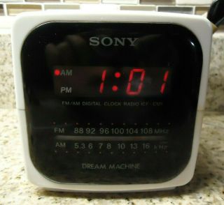 Vintage Sony Dream Machine Am/fm Clock Radio Alarm Red Led White Cube Icf - C121
