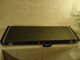 Fender G&g Rare Vintage Grey Deluxe Short Scale Bass Case.  (19000001)