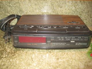 Vintage Wood Grain Am/fm Digital Dual Alarm Clock Emerson Ak2776 Red Led