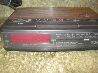 Vintage Wood Grain AM/FM Digital DUAL Alarm Clock EMERSON AK2776 Red LED 2