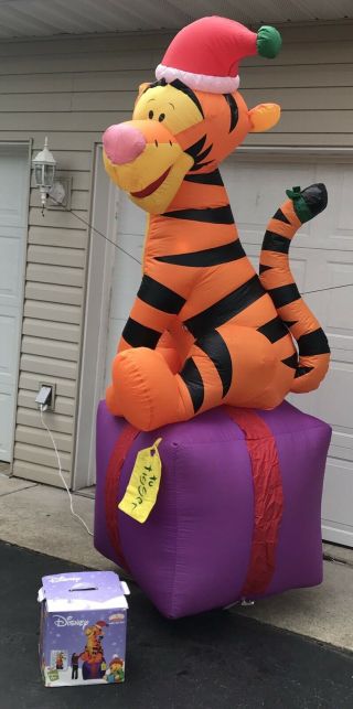 Gemmy Rare 8’ Christmas Tigger On Present Airblown Inflatable Winnie Pooh Santa 2