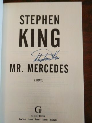 STEPHEN KING SIGNED MR MERCEDES PAPERBACK BOOK AUTHOR RARE 2