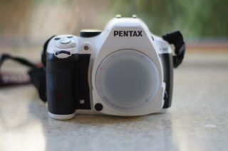 Rare White Pentax K - 50 DSLR with 18 - 55mm lens and Accessories 2