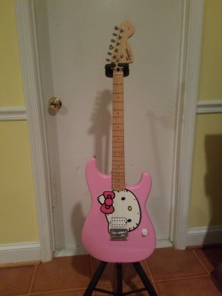 Fender Squier Hello Kitty Stratocaster Electric Guitar Strat Pink Rare