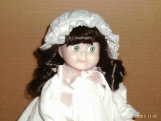 13 In.  Porcelain /cloth 1988 Mann Girl Doll