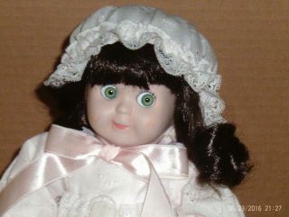 13 in.  porcelain /cloth 1988 Mann girl doll 2