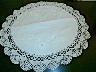 Pretty Vintage White Cotton/hand Worked Embroidery & Lace Table Mat Or Doily