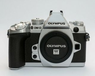 Rare Olympus Om - D E - M1 Mk 1 16.  3mp Digital Camera - Silver (body Only)