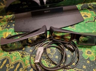 RARE - Sony PlayStation 3D Display w/ 2 3D Glasses 2