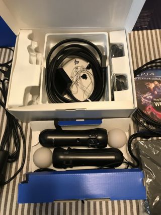 Sony PlayStation VR Worlds Launch Bundle w/ Controllers and Camera Rarely 3