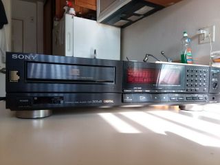Sony Cdp - 307esd Cd Player.  Very Rare With High End Philip 