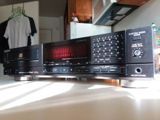 Sony CDP - 307esd CD Player.  Very Rare with high end Philip ' s TDA - 1541A Dac 2