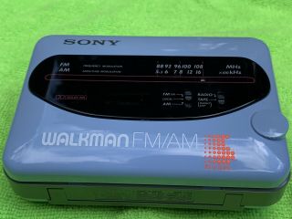 Rare Sony Walkman BLUE WM - F68 NEAR CASSETTE FM/AM PLAYER 2